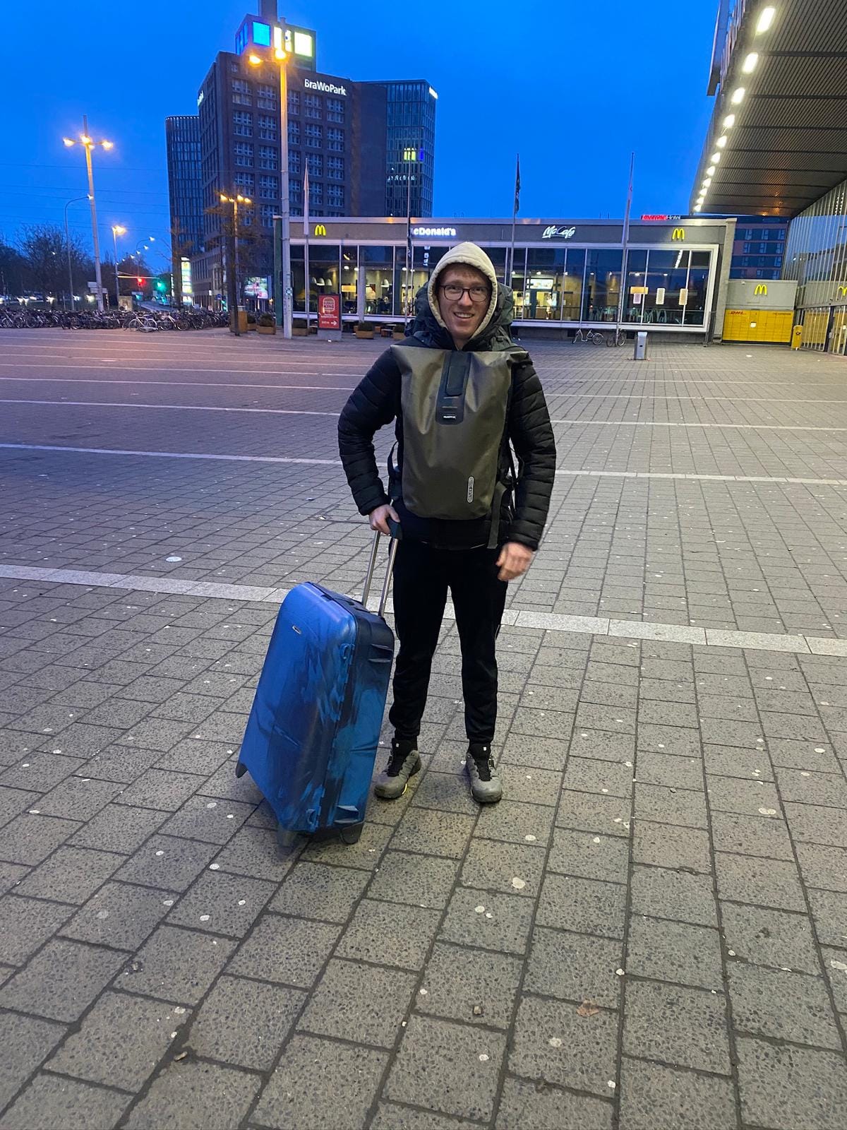 Voll bepackt geht´s auf zum Bahnsteig